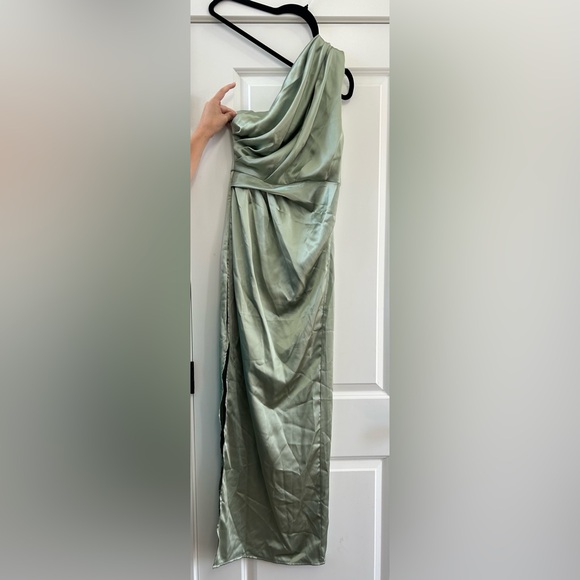 Petal and Pup NADIA ONE SHOULDER MAXI DRESS - Picture 4 of 11